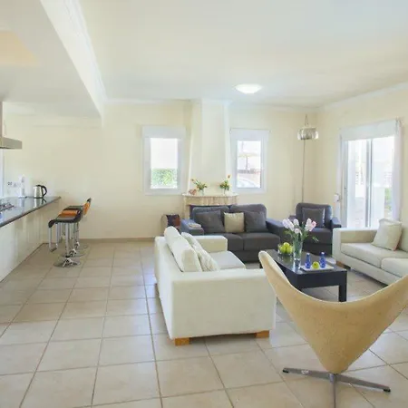 “you Have Found The Perfect Luxury Villa” Protaras 63 * 帕拉利米尼